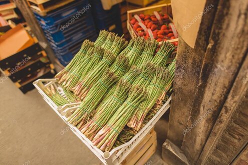 Banchi di frutta e verdura al mercato di Chiavari